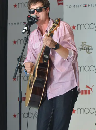 Picture of a person: Shane Harper
