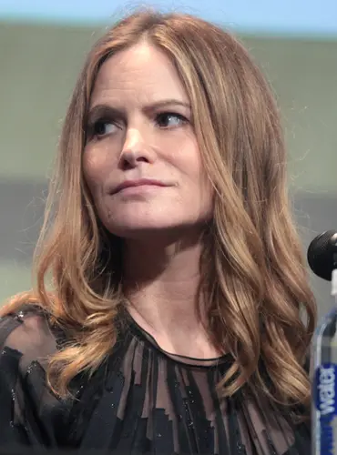 Picture of a person: Jennifer Jason Leigh