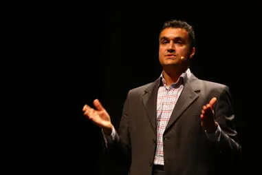Picture of a person: Carl Honoré